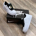 Sneaker blanco y negro