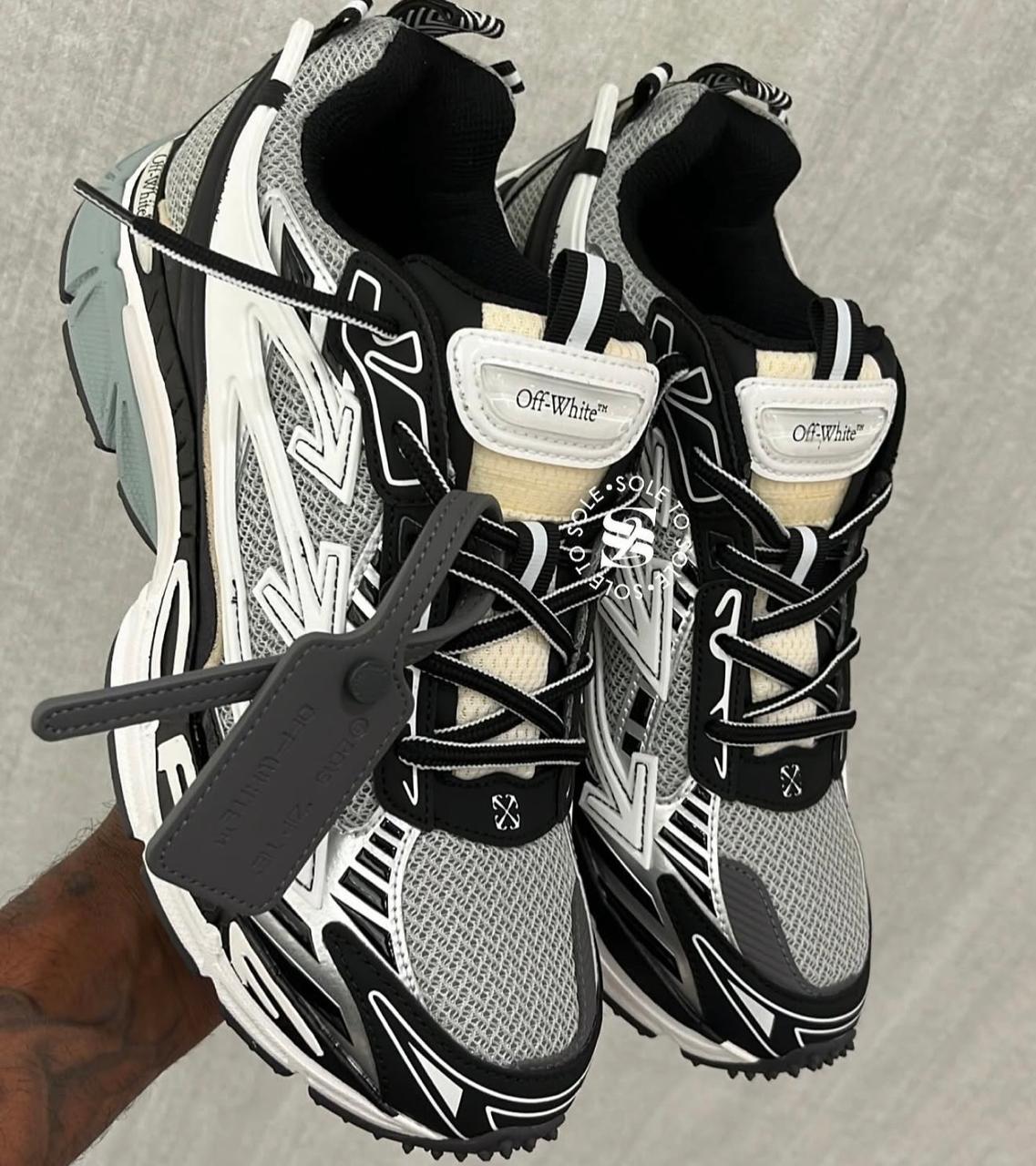 Tenis negro y gris