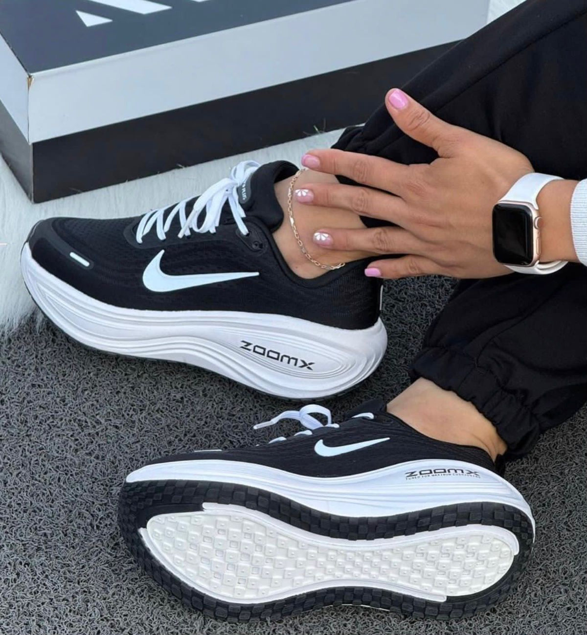 Tenis blanco y negro
