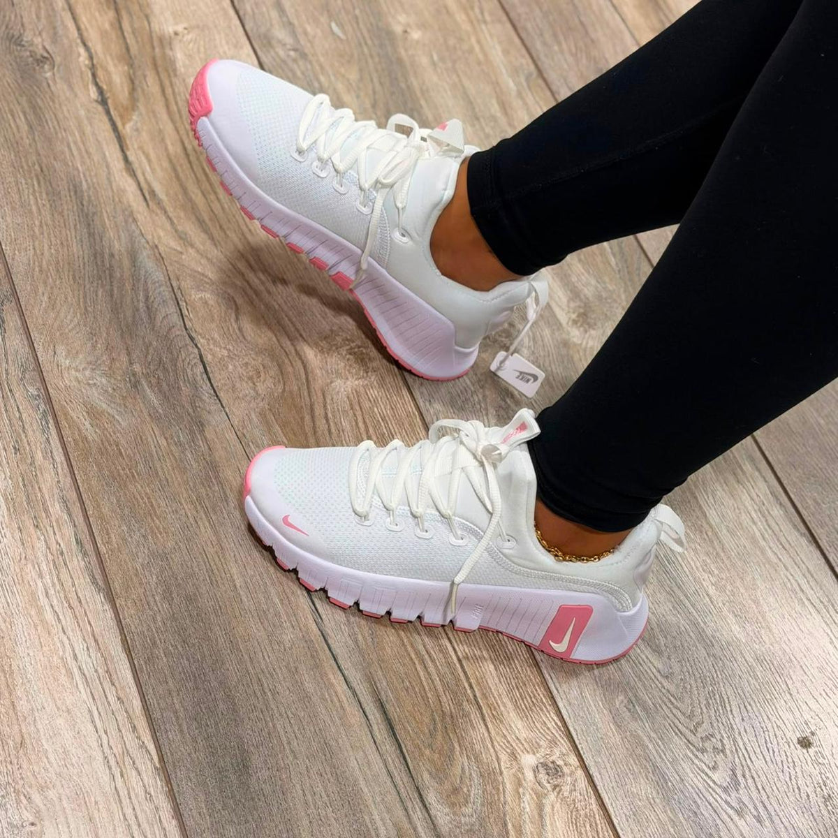 Tenis blanco y rosa