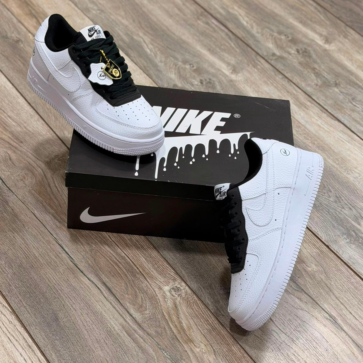 Sneaker blanco y negro