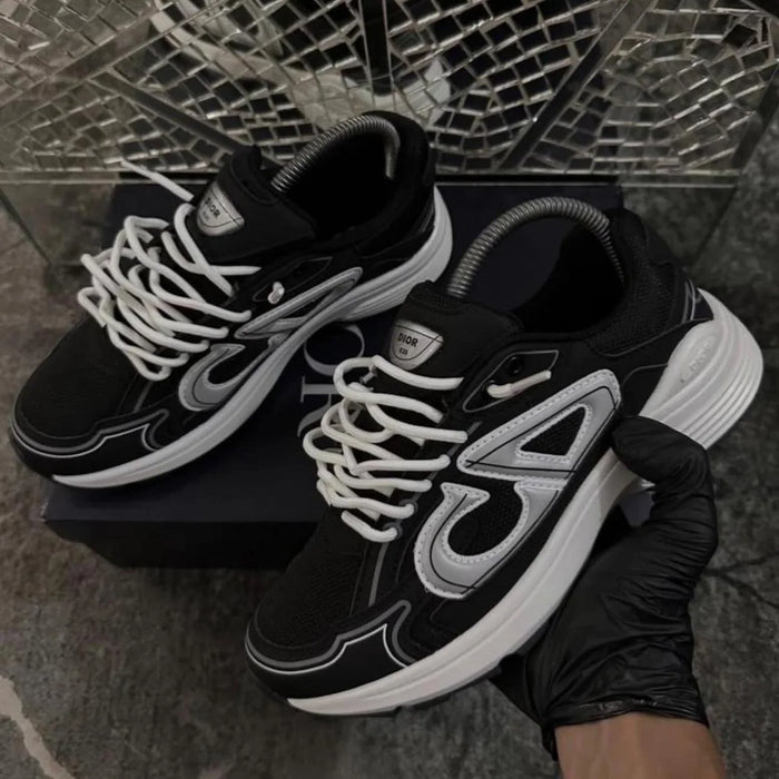 Sneaker negro y blanco