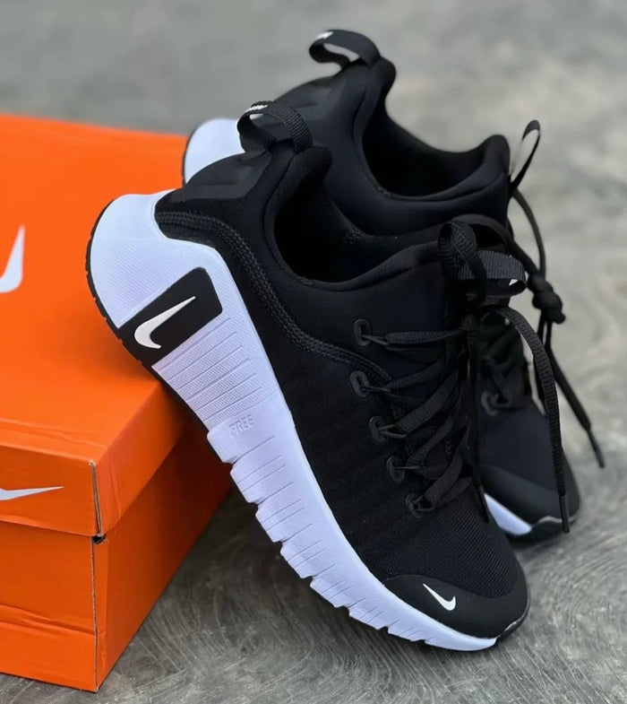 Tenis negro