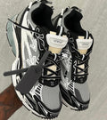 Tenis negro y gris