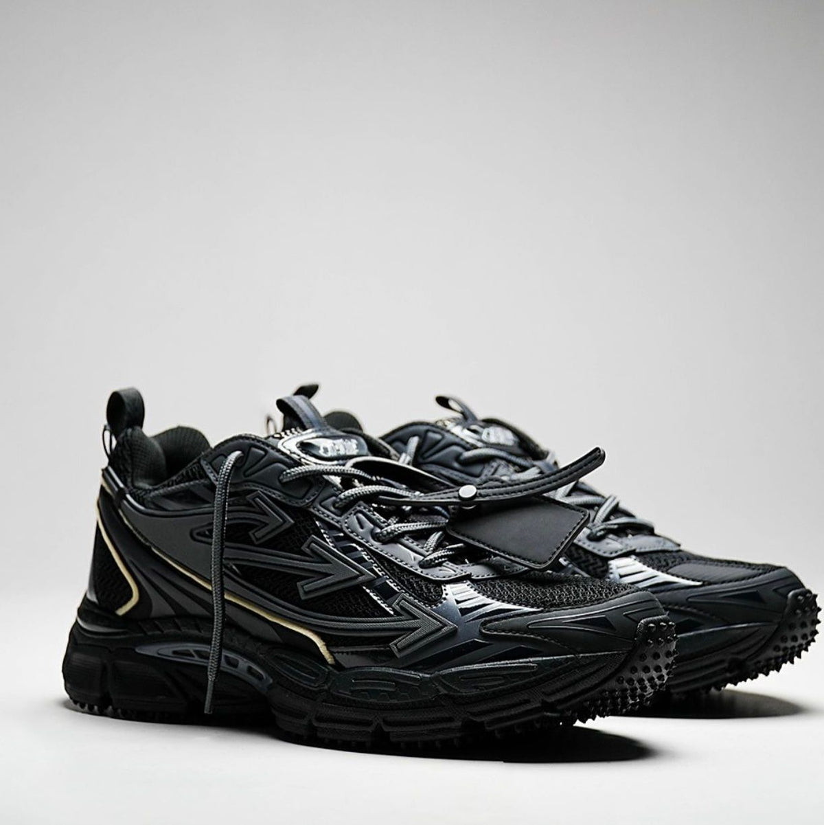 Tenis negro