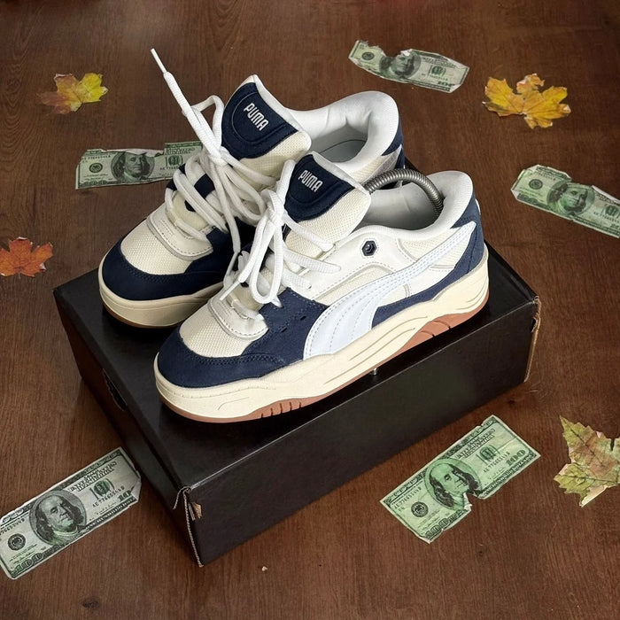 Sneaker blanco y azul